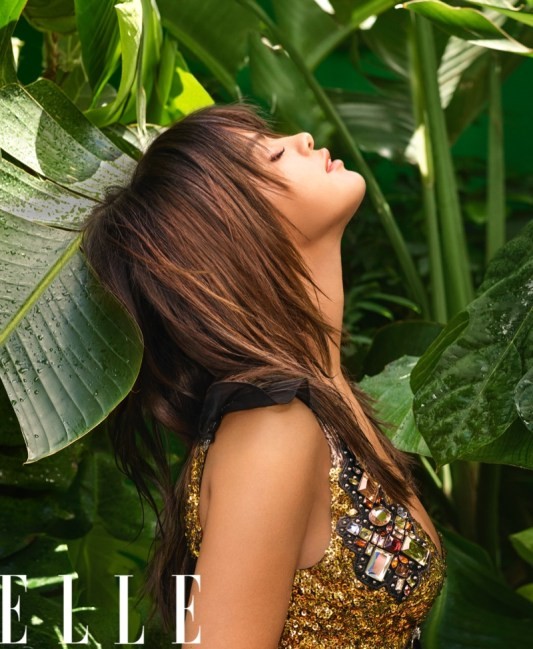 Selena Gomez nóng bỏng hút hồn, lấp ló ngực đầy - ảnh 9