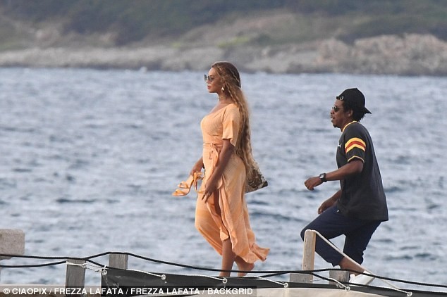 Beyonce siêu gợi cảm sánh đôi chồng trong sinh nhật ở Ý - ảnh 12