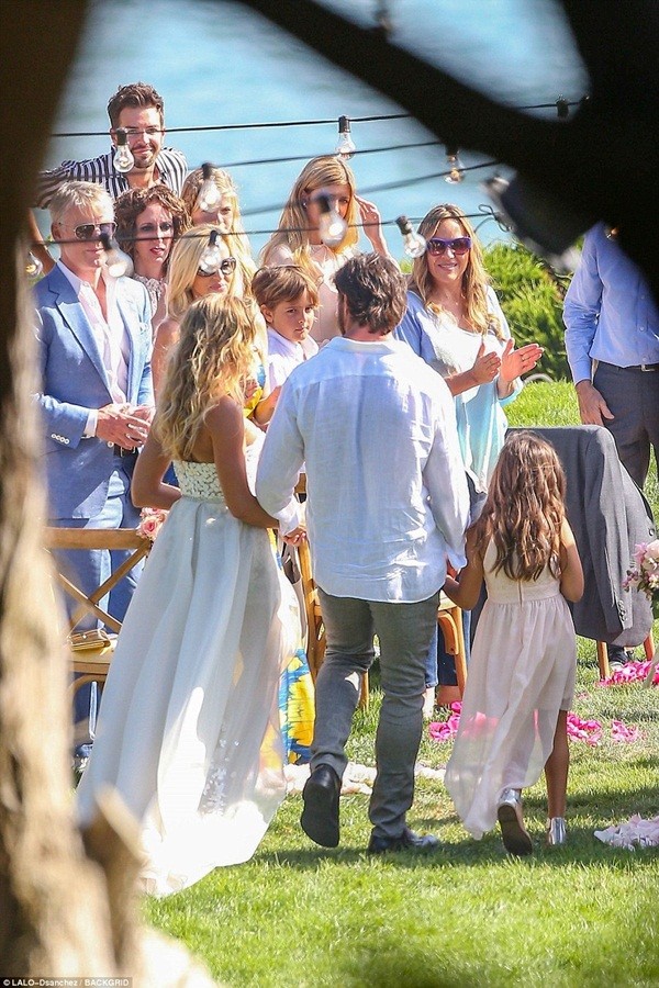 Cô đào 'bốc lửa' Denise Richards trẻ đẹp khi tái hôn ở tuổi 47 - ảnh 19