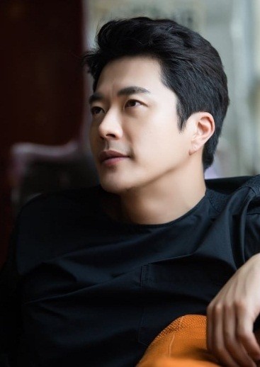 Ảnh hạnh phúc của vợ chồng Kwon Sang Woo nhân 10 năm ngày cưới - ảnh 8
