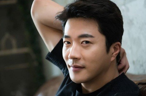 Ảnh hạnh phúc của vợ chồng Kwon Sang Woo nhân 10 năm ngày cưới - ảnh 7