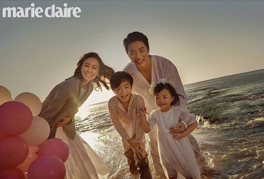 Ảnh hạnh phúc của vợ chồng Kwon Sang Woo nhân 10 năm ngày cưới - ảnh 1