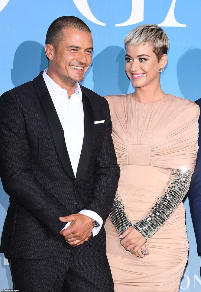 ‘Cướp biển’ Orlando Bloom và bạn gái Katy tình tứ ở Monte Carlo - ảnh 1