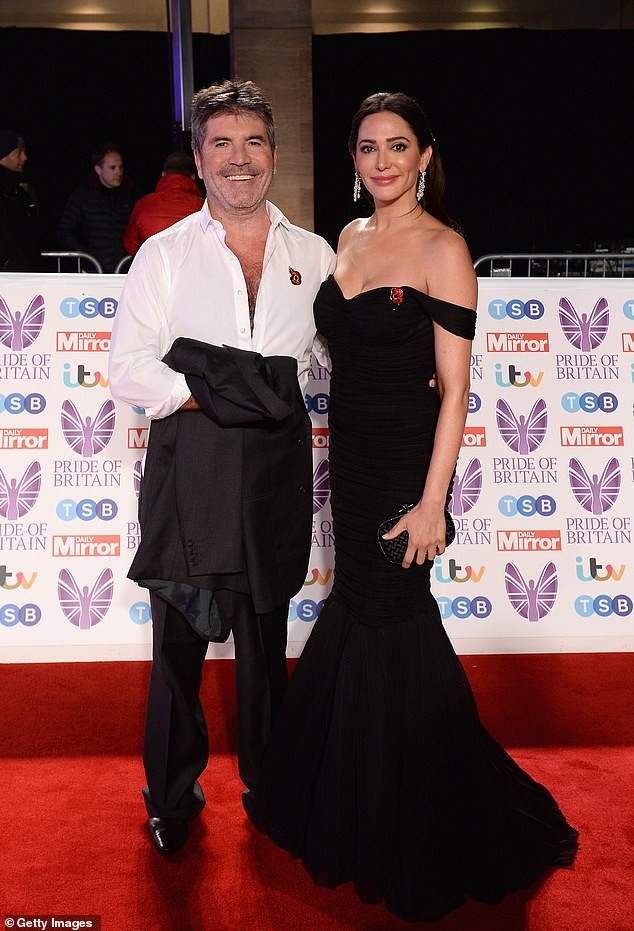 Diễn viên truyền hình Anh Chloe Sims o ép ‘vòng 1’ ngoại cỡ - ảnh 21