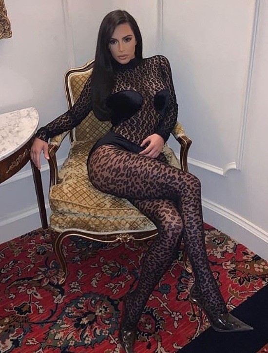 Kim Kardashian mặc xuyên thấu táo bạo dạo phố Paris - ảnh 5