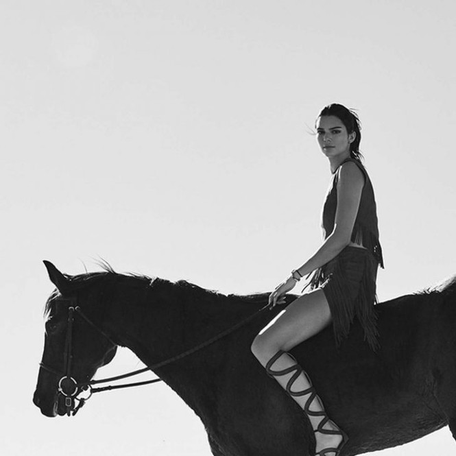 Ngắm sắc vóc cuốn hút của cô em siêu mẫu nhà Kim Kardashian - ảnh 2