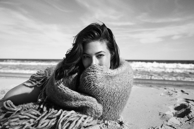 Nàng béo Ashley Graham tròn đầy quyến rũ với áo tắm - ảnh 7