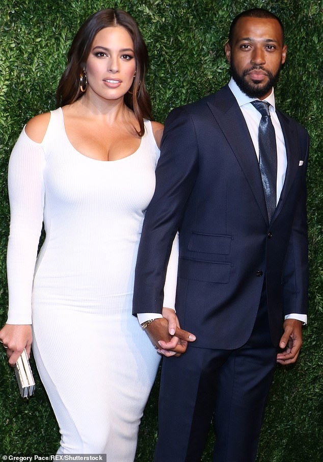 Nàng béo Ashley Graham tròn đầy quyến rũ với áo tắm - ảnh 8