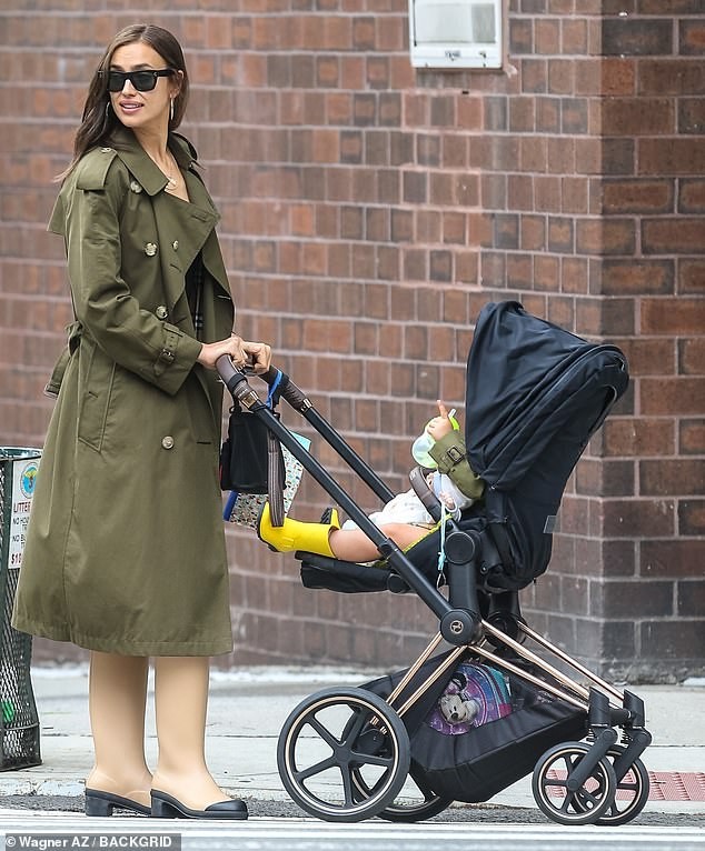 Hậu chia tay, Irina Shayk khoe eo siêu nhỏ, rạng ngời xuống phố - ảnh 6