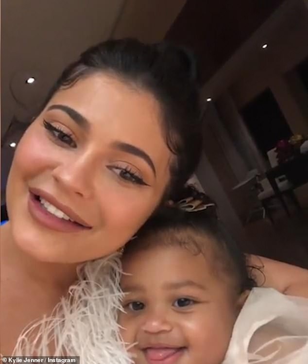 Cô út tỉ phú nhà Kardashian siêu nóng bỏng đón sinh nhật tuổi 22 - ảnh 7