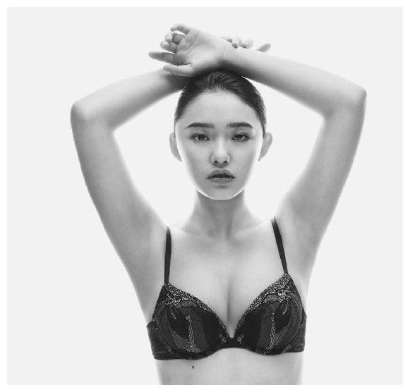 'Mỹ nhân ngư' trong phim Châu Tinh Trì quyến rũ hút mắt với nội y - ảnh 1