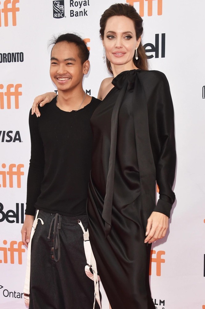 Angelina Jolie đưa con trai Maddox nhập trường đại học ở Hàn Quốc - ảnh 4