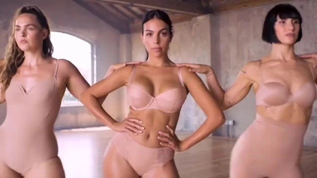 Bạn gái nóng bỏng của Ronaldo diện nội y quyến rũ mê hồn - ảnh 7