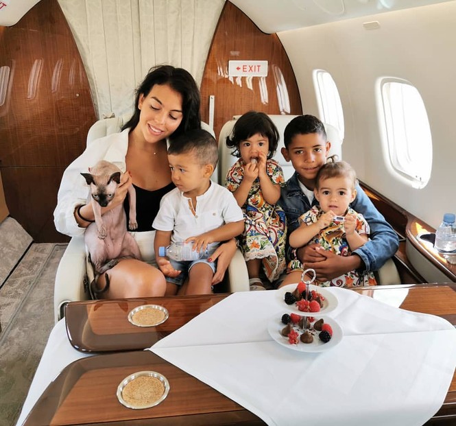 Bạn gái nóng bỏng của Ronaldo diện nội y quyến rũ mê hồn - ảnh 21