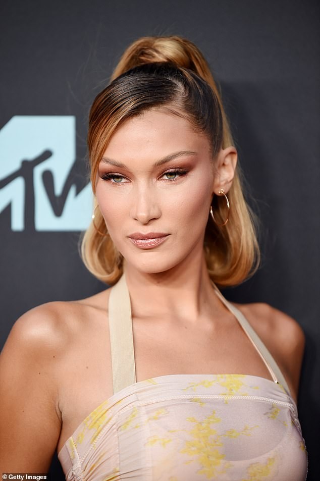 Chị em nhà Gigi Bella Hadid xinh như mộng, quyến rũ hút hồn - ảnh 8