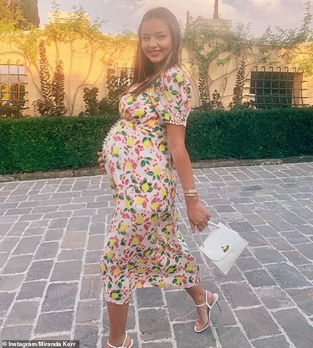 Bà bầu Miranda Kerr xinh đẹp quyến rũ, thân thiết với tình mới của chồng cũ - ảnh 11