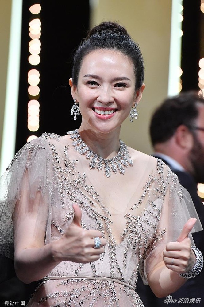 Chương Tử Di tuổi tứ tuần trẻ trung như đôi mươi - ảnh 15