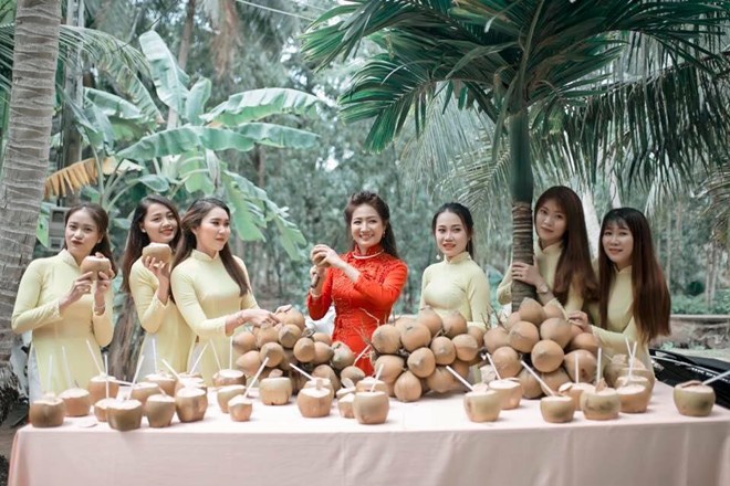 Uống 100 quả dừa khi đi hỏi vợ và loạt thử thách trong ngày cưới - ảnh 1