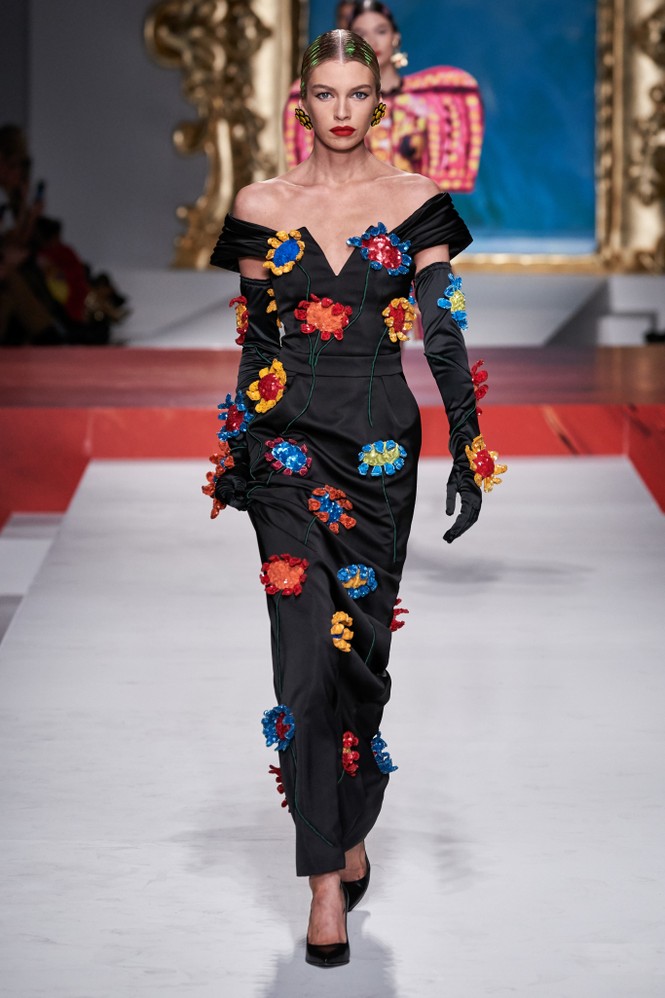 Siêu mẫu Nga Irina Shayk quyến rũ xuất thần trên sàn diễn Moschino - ảnh 19