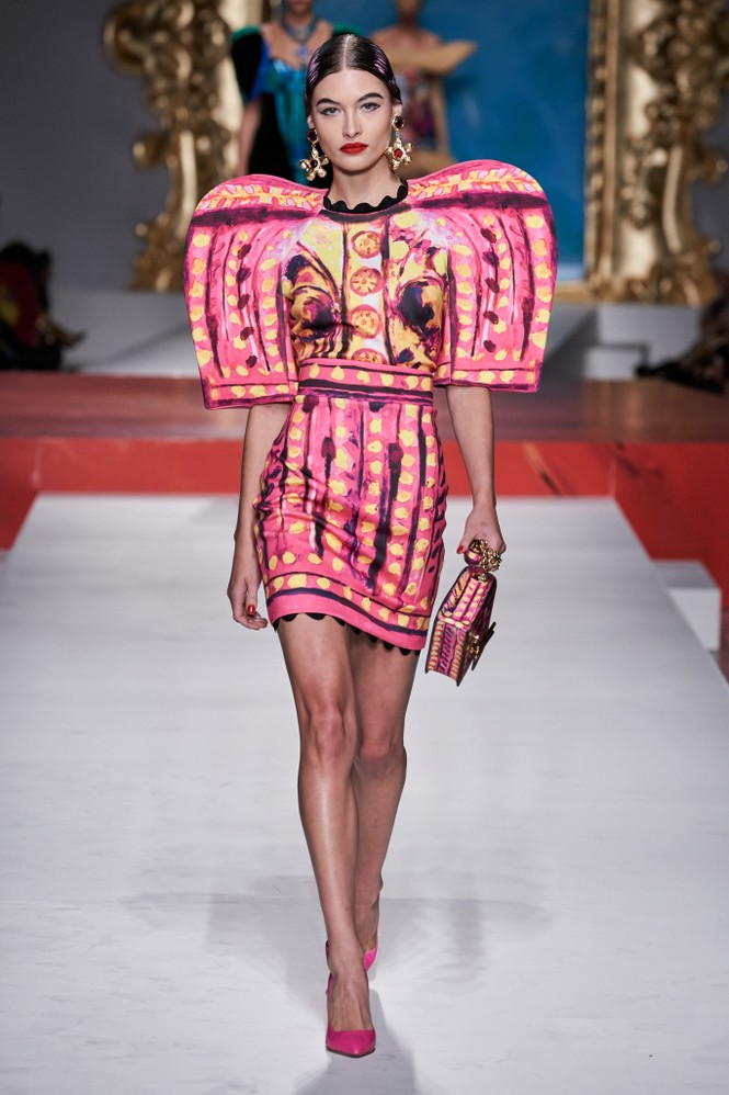 Siêu mẫu Nga Irina Shayk quyến rũ xuất thần trên sàn diễn Moschino - ảnh 23