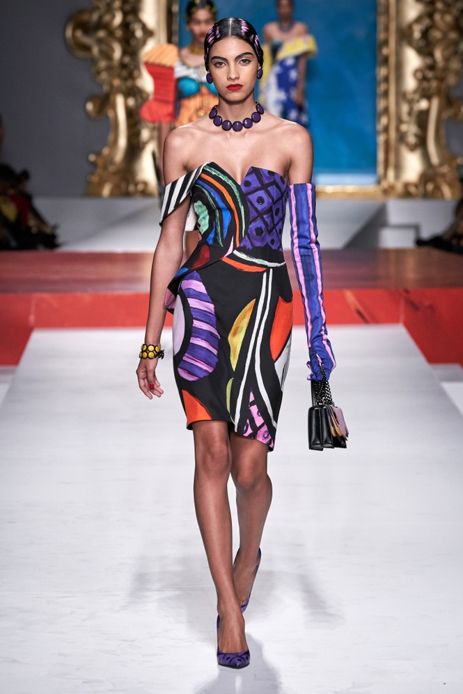 Siêu mẫu Nga Irina Shayk quyến rũ xuất thần trên sàn diễn Moschino - ảnh 29