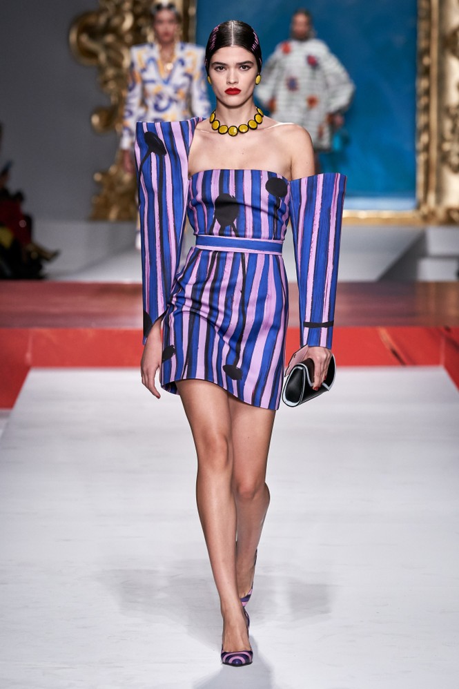 Siêu mẫu Nga Irina Shayk quyến rũ xuất thần trên sàn diễn Moschino - ảnh 30
