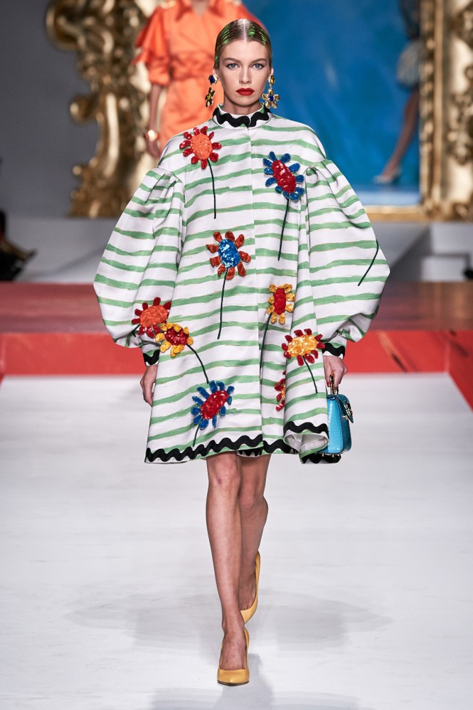 Siêu mẫu Nga Irina Shayk quyến rũ xuất thần trên sàn diễn Moschino - ảnh 20