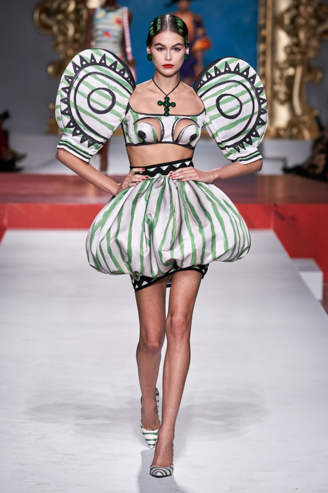 Siêu mẫu Nga Irina Shayk quyến rũ xuất thần trên sàn diễn Moschino - ảnh 8