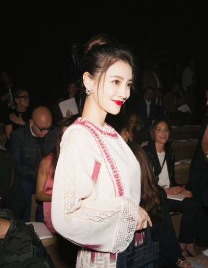 Angelababy xinh như công chúa giữa trời Paris - ảnh 21