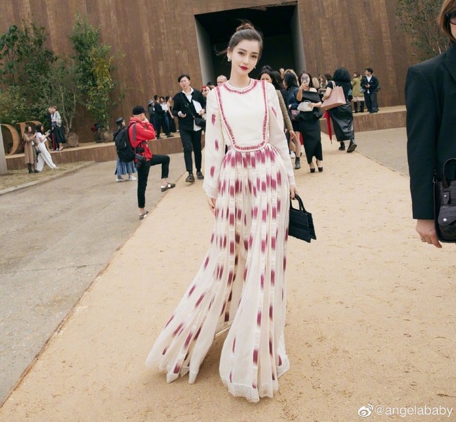 Angelababy xinh như công chúa giữa trời Paris - ảnh 22