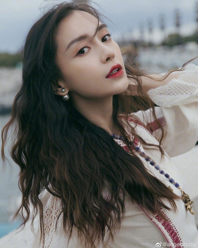 Angelababy xinh như công chúa giữa trời Paris - ảnh 1