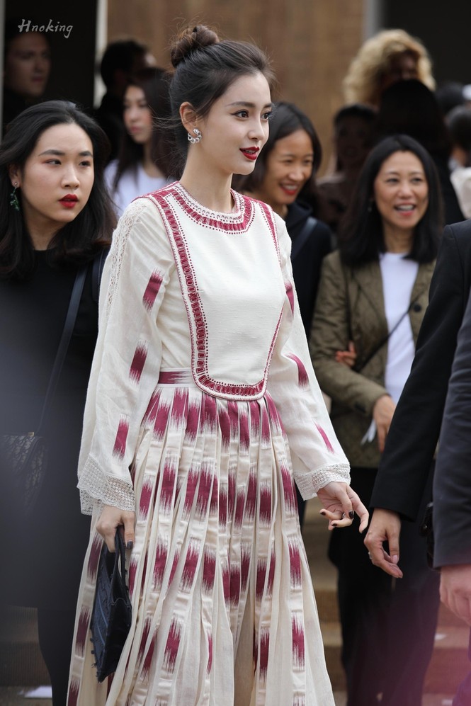 Angelababy xinh như công chúa giữa trời Paris - ảnh 17