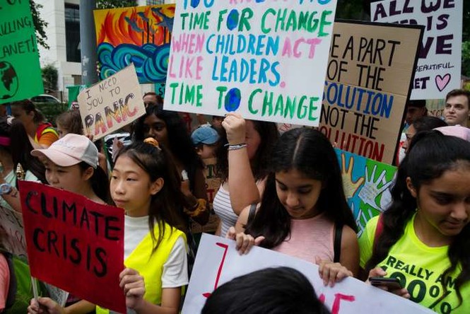 Giới trẻ toàn cầu ủng hộ mạnh mẽ ‘chiến binh khí hậu’ 16 tuổi Greta Thunberg - ảnh 1