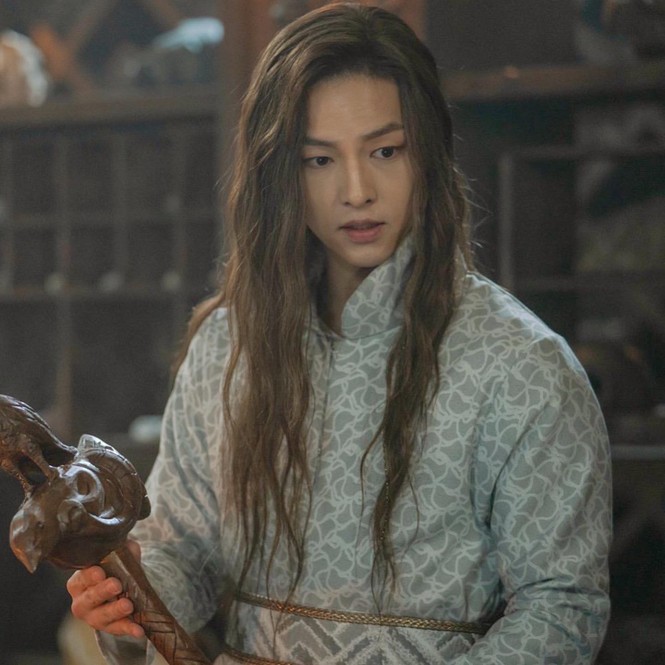 Song Hye Kyo lạnh lùng bí ẩn vẫn đẹp 'không góc chết' - ảnh 14
