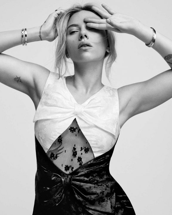 Tình cũ Brad Pitt ngực trần, đọ sắc cô đào gợi tình Scarlett Johansson - ảnh 9