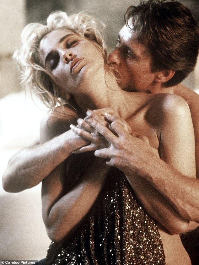 Minh tinh 'Bản năng gốc' Sharon Stone diện nội y táo bạo ở tuổi 61 - ảnh 12
