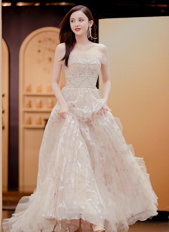 Mỹ nhân Tân Cương đẹp không tì vết, quyến rũ tựa tiên nữ - ảnh 13
