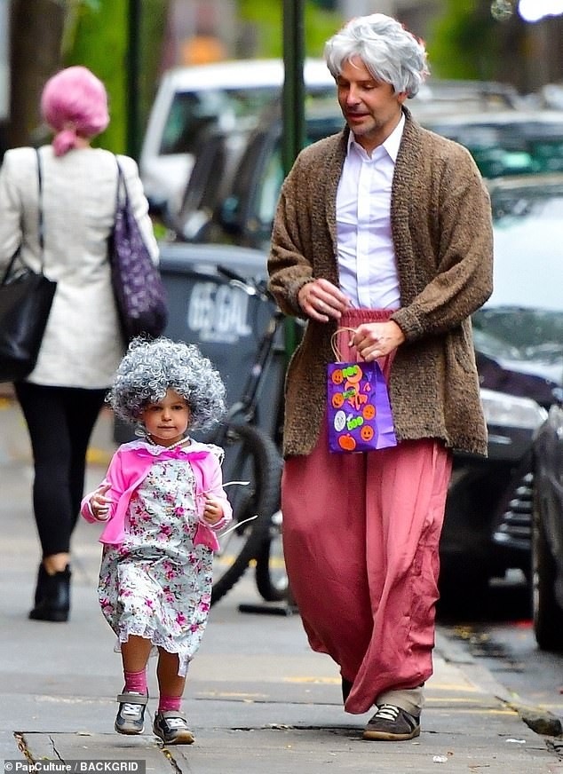 Irina Shayk và con gái hóa trang chuột Minnie dịp Halloween - ảnh 5