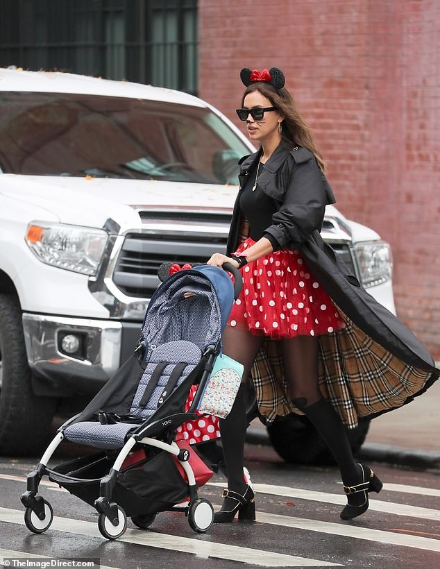 Irina Shayk và con gái hóa trang chuột Minnie dịp Halloween - ảnh 3