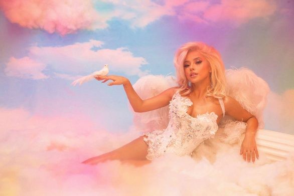 Đường cong nóng bỏng hút mắt của nữ ca sĩ Becky G - ảnh 4