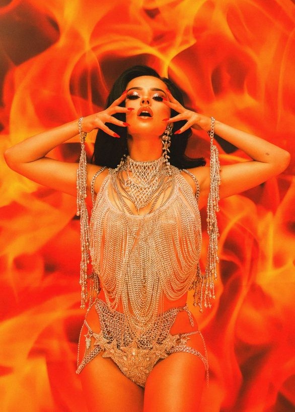 Đường cong nóng bỏng hút mắt của nữ ca sĩ Becky G - ảnh 13