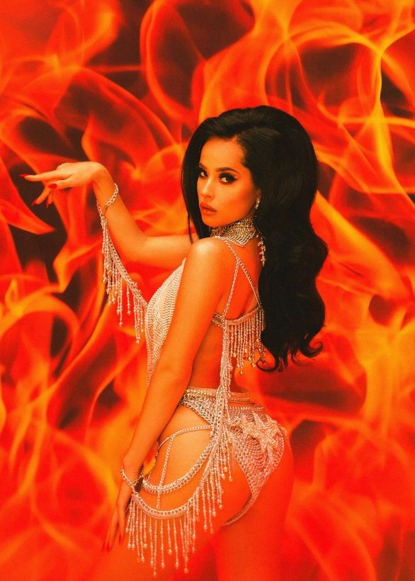 Đường cong nóng bỏng hút mắt của nữ ca sĩ Becky G - ảnh 11