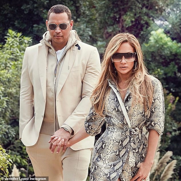 Jennifer Lopez trẻ trung gợi cảm bên hôn phu kém 6 tuổi - ảnh 2