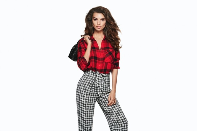 Emily Ratajkowski diện bodysuit tôn đường cong hút mắt - ảnh 7