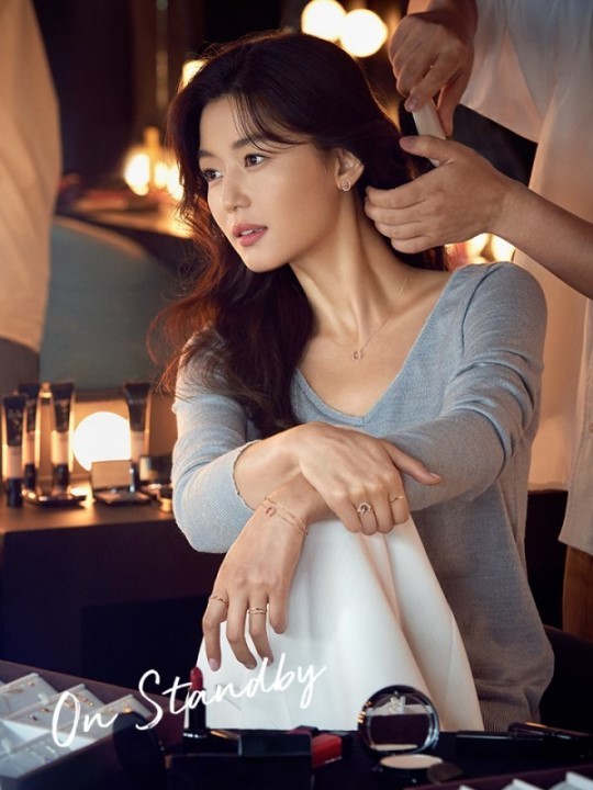 Ngỡ ngàng nhan sắc không tuổi của 'cô nàng ngổ ngáo' Jun Ji Hyun - ảnh 4