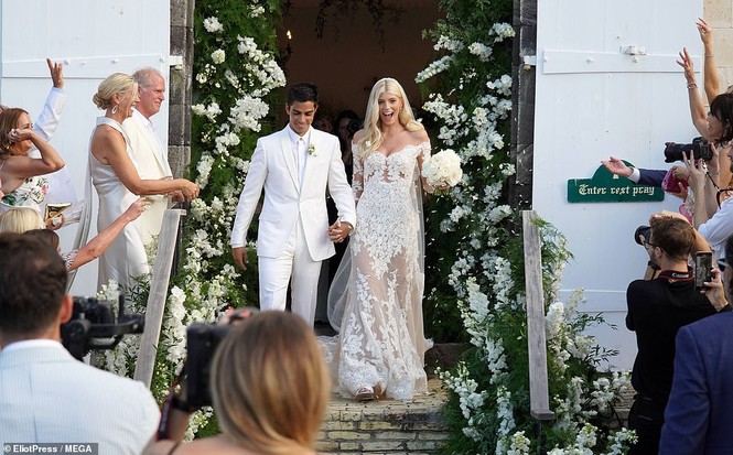 Thiên thần nội y Devon Windsor mặc bikini hôn chồng hậu đám cưới - ảnh 13