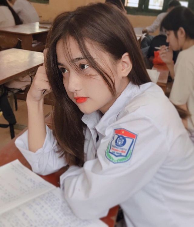 'Thiên thần đồng phục' Hà Nam không chỉ xinh đẹp mà còn học giỏi, làm cán bộ lớp - ảnh 1