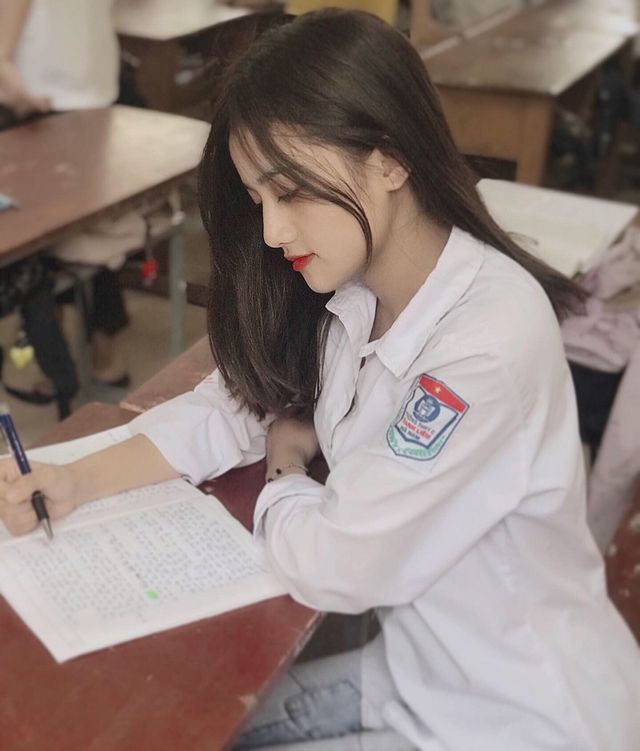 'Thiên thần đồng phục' Hà Nam không chỉ xinh đẹp mà còn học giỏi, làm cán bộ lớp - ảnh 2