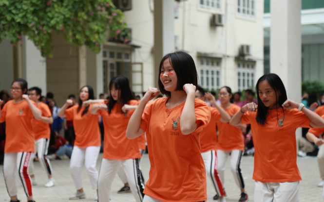 Ngày hội Flashmob náo nhiệt đa sắc màu của học sinh Chuyên Sư phạm - ảnh 1
