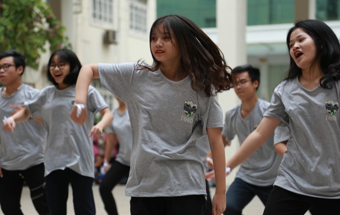 Ngày hội Flashmob náo nhiệt đa sắc màu của học sinh Chuyên Sư phạm - ảnh 5